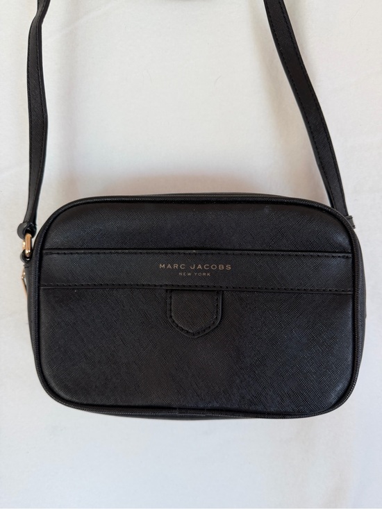 Marc Jacobs Handbags - Marc Jacobs Black Saffiano Crossbody Camera Bag